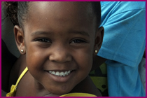 Petite fille souriante